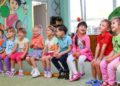 Kinder „geben Stoff“ für die Energiewende: Umweltclownin zu Besuch in Büchen
