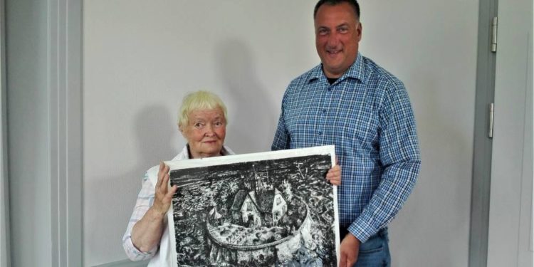 Stadt Ratzeburg erhält zeitkritische Originallithographie von A. Paul Weber