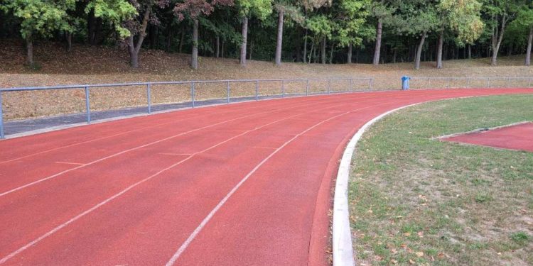 Teile des Sportplatzes in der Heinrich-Hertz-Straße gesperrt