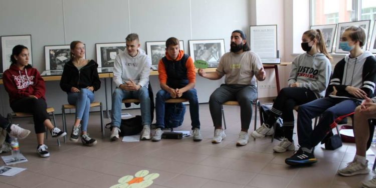 „Peer-Guide“-Ausbildung – 30 Jahre Mölln nach Mölln