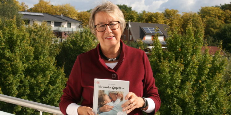 ‚Wir werden Großeltern‘ – Neues Ratgeber-Buch zum Enkelkind