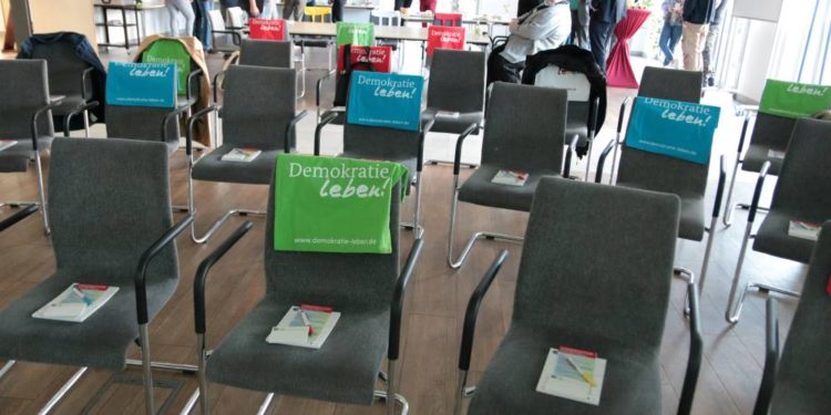 Interessierte und engagierte Menschen trafen sich bei 8. Demokratiekonferenz