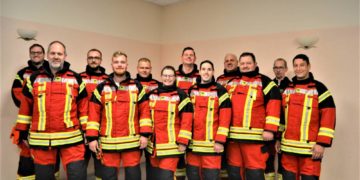 Grinauer Feuerwehr erstrahlt in neuer Schutzkleidung