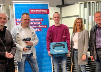 Übergabe des Preises an den Gewinner vom Tag des Handwerks