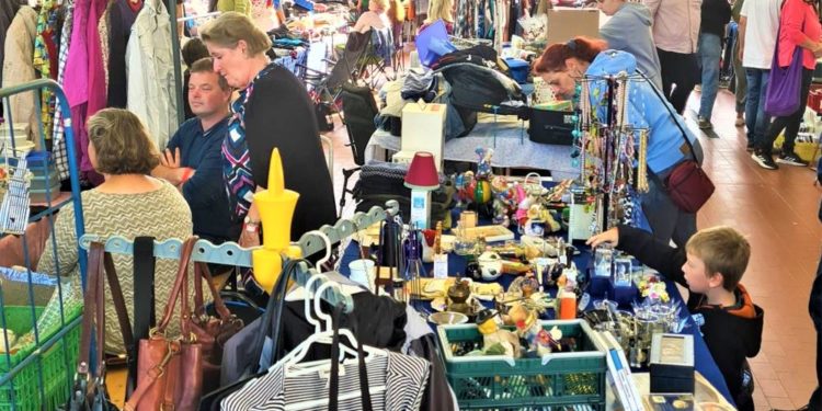 Erneut erfolgreicher Hallenflohmarkt in der Feuerwehrhalle