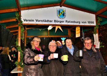 Punsch trinken für den guten Zweck