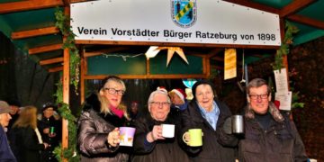 Punsch trinken für den guten Zweck