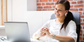 AOK Nordwest bietet digitale Pflegeberatung an