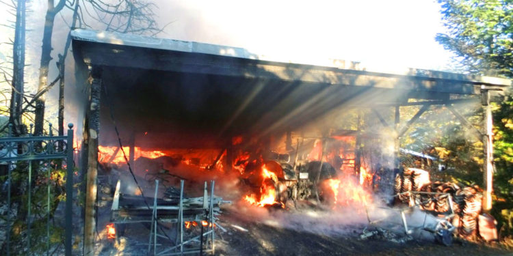 Brand eines größeren Unterstandes in Kittlitz Ortsteil Niendorf