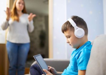 Kinder verbringen zu viel Zeit vor dem Bildschirm