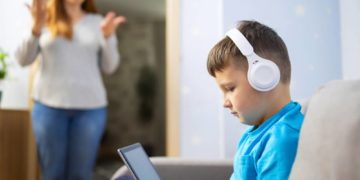 Kinder verbringen zu viel Zeit vor dem Bildschirm