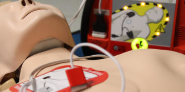 Defibrillatoren retten Leben: Das muss man beachten