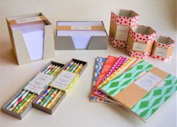 „Es stiftelt“ beim Buchbindekurs der Familienbildungsstätte