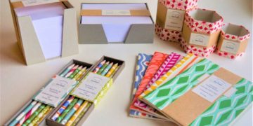 „Es stiftelt“ beim Buchbindekurs der Familienbildungsstätte