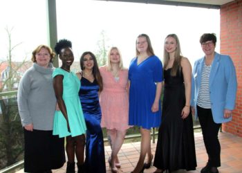 Erster Kurs mit generalistischer Pflegeausbildung schließt mit Examen ab