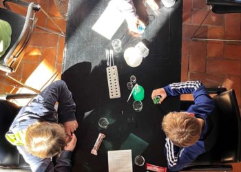 Großes Interesse an Wissenschaft bei Jungen und Mädchen