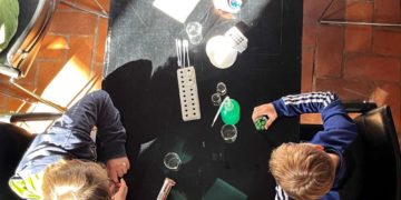 Großes Interesse an Wissenschaft bei Jungen und Mädchen