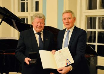 Kreis Herzogtum Lauenburg würdigt Engagement mit Kreisplakette