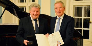 Kreis Herzogtum Lauenburg würdigt Engagement mit Kreisplakette