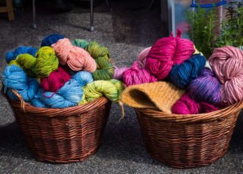 Sockenwolle selbst färben – nachhaltig und individuell
