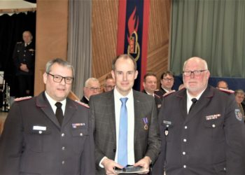Landrat mit Deutscher Feuerwehr- Ehrenmedaille geehrt