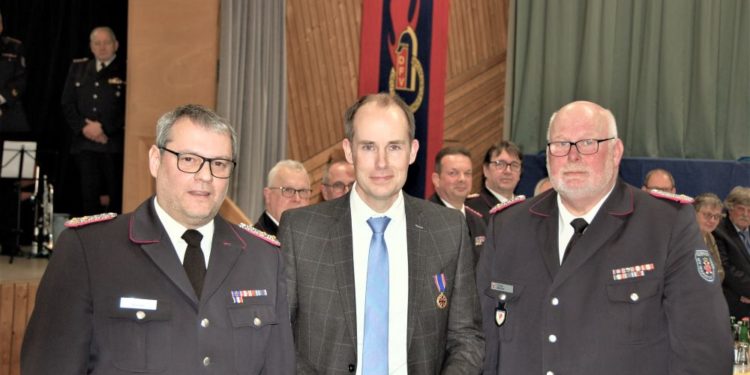 Landrat mit Deutscher Feuerwehr- Ehrenmedaille geehrt