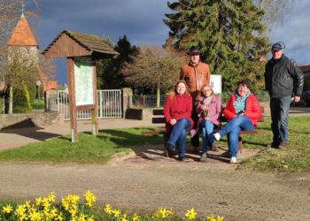 Aktive-Bürger-Büchen spenden Sitzbank