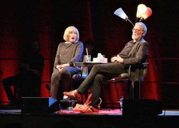 Schlager und bissige Pointen in Ratzeburgs Riemannhalle 