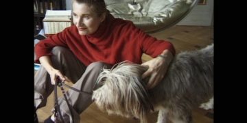 „Elfriede Jelinek – Die Sprache von der Leine lassen“ – die Dienstags-Doku