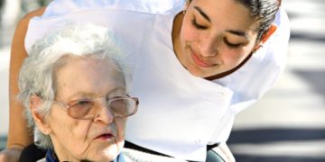 Tag der Pflege: Fachkräfte-Situation in der Pflege bleibt angespannt