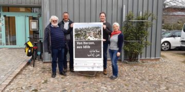 „Von Herzen, aus Idlib“ – Wanderausstellung vor der Stadtbücherei Ratzeburg