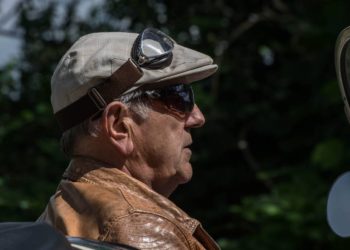 Alter Hase am Steuer