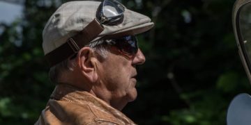 Alter Hase am Steuer