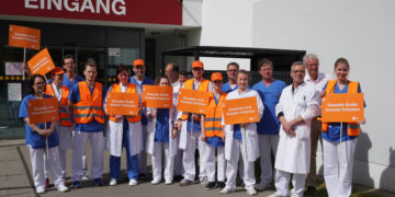 Ärzte am DRK-Krankenhaus zeigen Solidarität im Tarifstreit