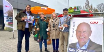 Rotbuchen-Setzlinge als Beitrag zum Umweltschutz an Bürger verschenkt