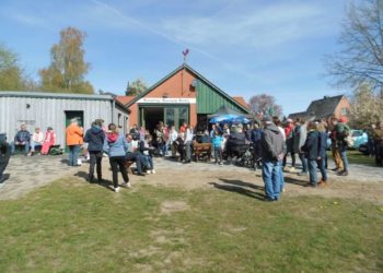 Maibaum Aufstellung in Kittlitz sehr gut besucht