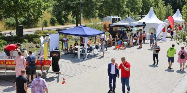Sommerfest in Mölln: Kreissparkasse öffnete Tür und Tor