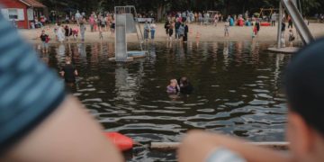 Tauffest mit 31 Täuflingen im Möllner Luisenbad