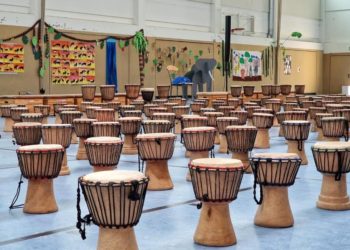 Till-Eulenspiegel-Schule begeistert mit Trommelzauber aus Afrika