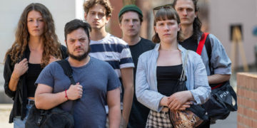 Am 8. Juli hat „Wallensteins Lager nach Schiller“ in Ratzeburg seine letzte Aufführung. Foto: Ensemble v.l.n.r. Carina Söksen, Eser Duran, Milo¶ Milovanoviæ, Alexander Wolf, Sophia Spitzenberg, Yves Zahnd. Foto: Antje Berodt