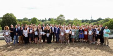 84 neue Berufsschullehrkräfte nach erfolgreicher Staatsprüfung verabschiedet