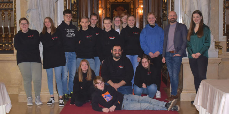 Neue Ausgabe der Schülerzeitung der Gemeinschaftsschule Sandesneben erscheint bei der Abschlussfeier