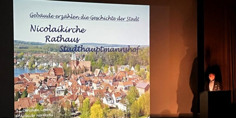 Knick im Kirchendach – Geschichte vor Ort