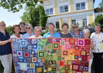 Eingefädelt: Ein Feuerwerk aus Farben und Formen