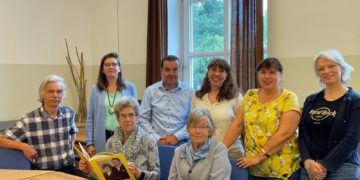 Ratzeburger Volkshochschule erhält Spende für moderne EDV-Ausstattung