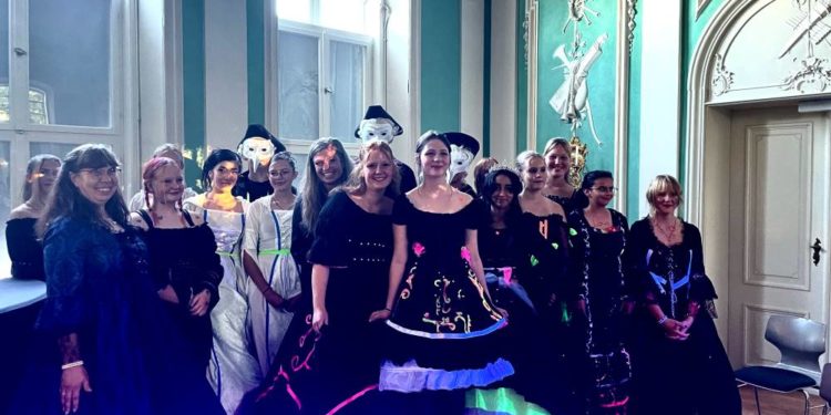 Barocke Modenschau begeistert im Ratzeburger Herrenhaus