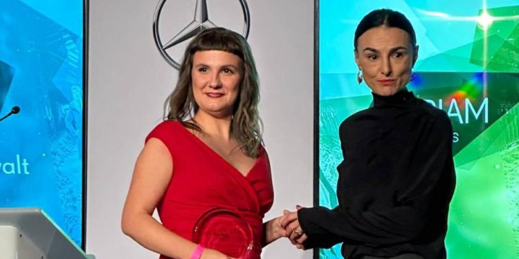 Miriam Peters gewinnt Emotion Award