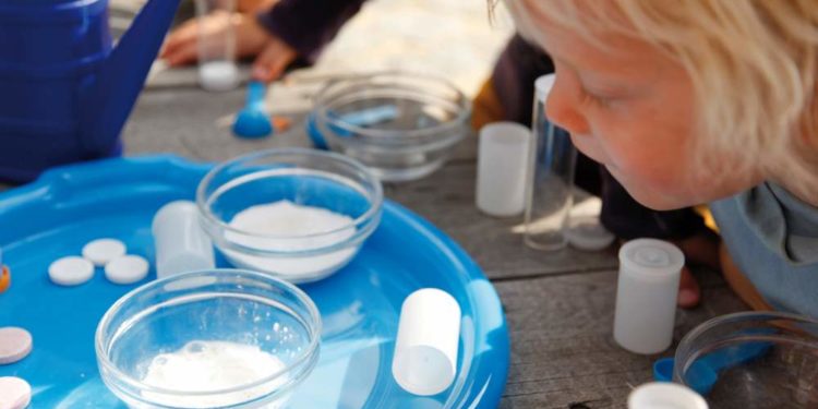 Forschen mit Sprudelgas: Kostenfreie Fortbildung für Erzieher und Lehrkräfte in Mölln