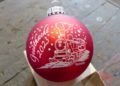 Neue Geesthachter Weihnachtskugel mit der Karoline als Motiv