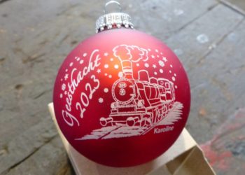 Neue Geesthachter Weihnachtskugel mit der Karoline als Motiv